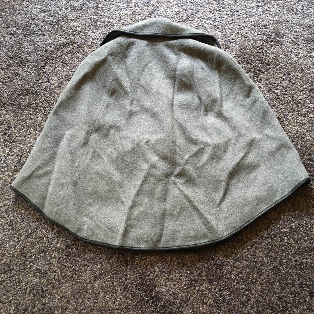 Juicy Couture Wool Poncho NEW - Picture 4 of 9